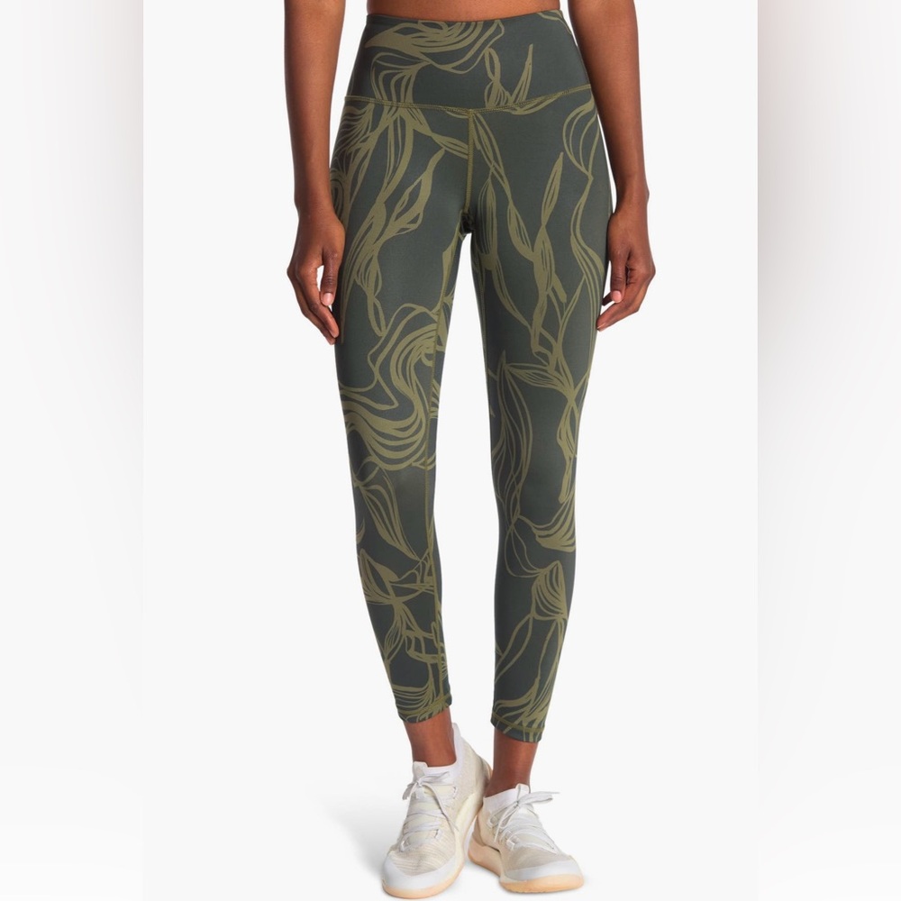 Zella workout set. Leggings and sports bra top